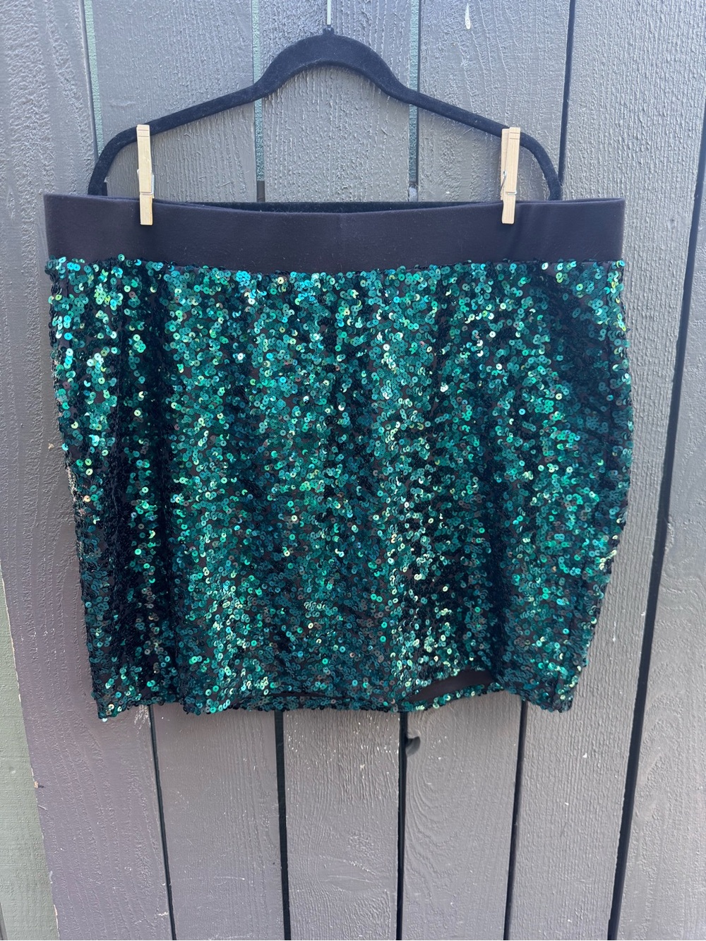 Torrid Emerald Green Sequin Mini Skirt, 🔥 Perfect Condition (worn twice) Size 3